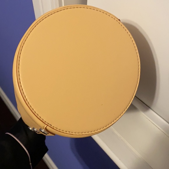 Charles & Keith crossbody - Picture 5 of 6